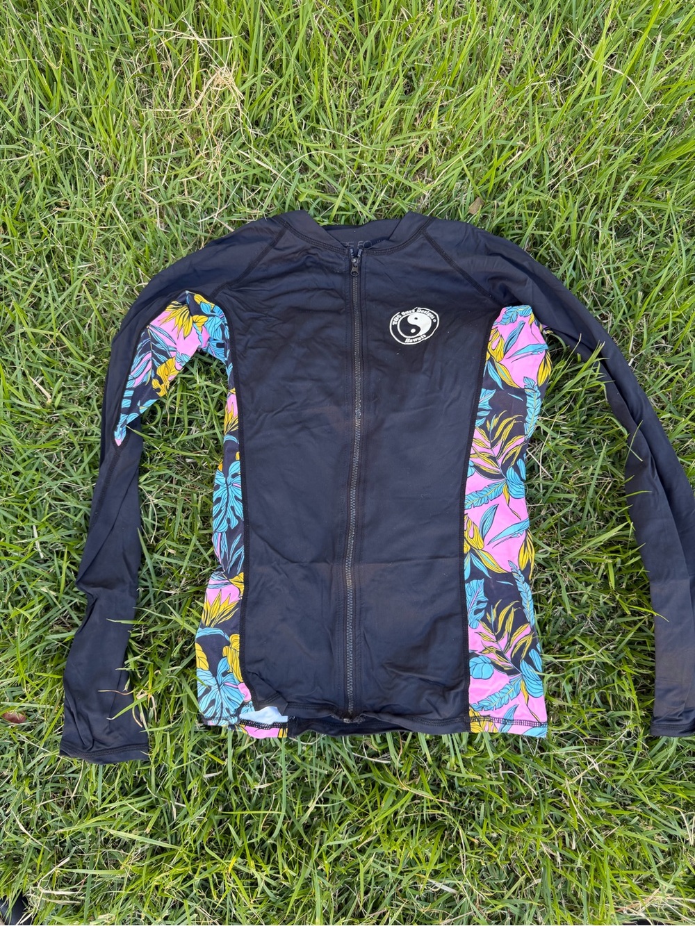 Town & Country Women's Black Zip Front Rash Guard Jacket